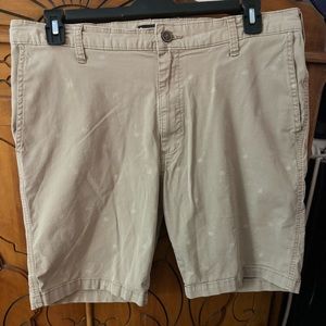 Lee Men’s Khaki Shorts size 36